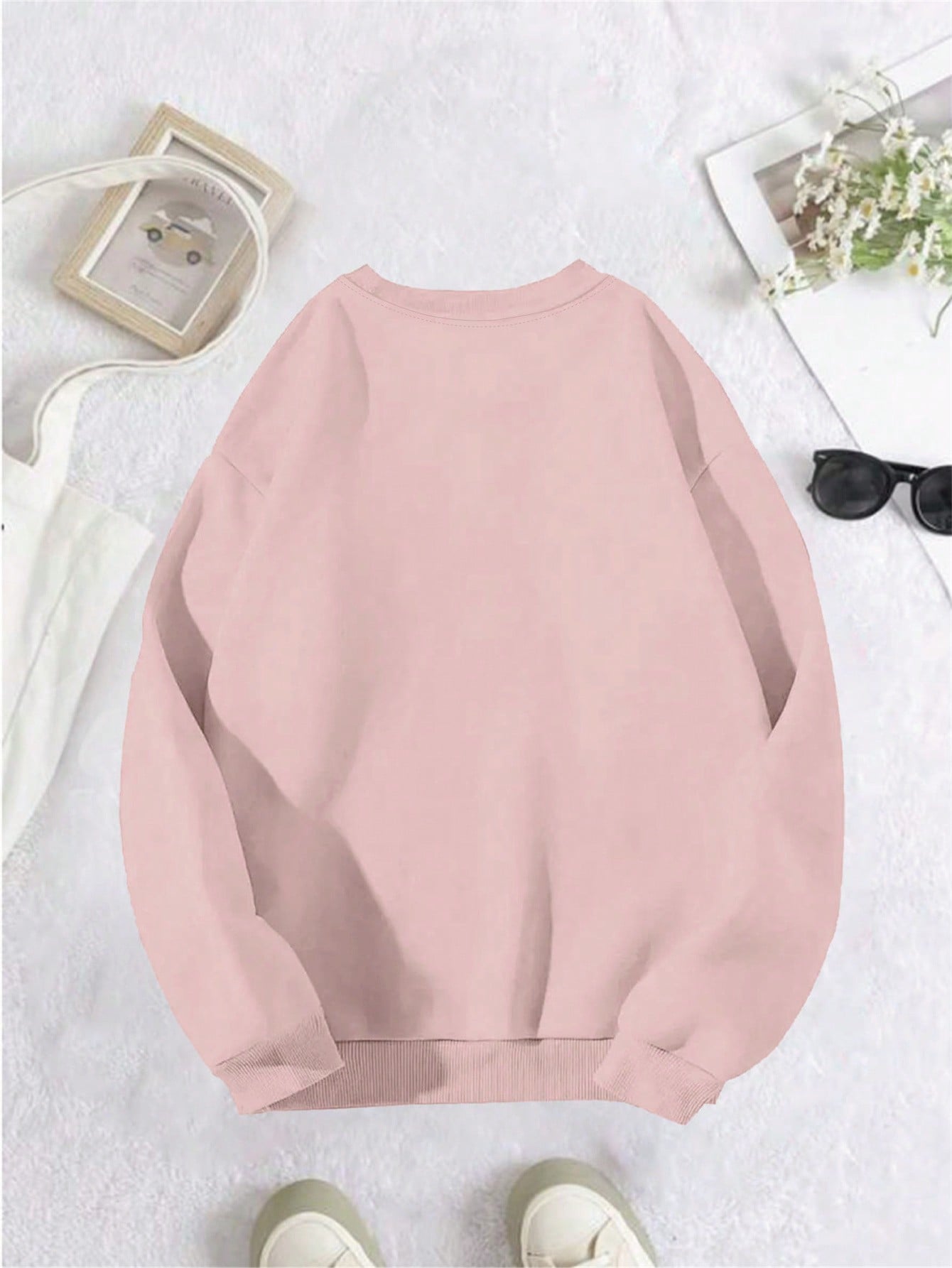 Women's Love Heart Printed Drop Shoulder Pullover Sweatshirt