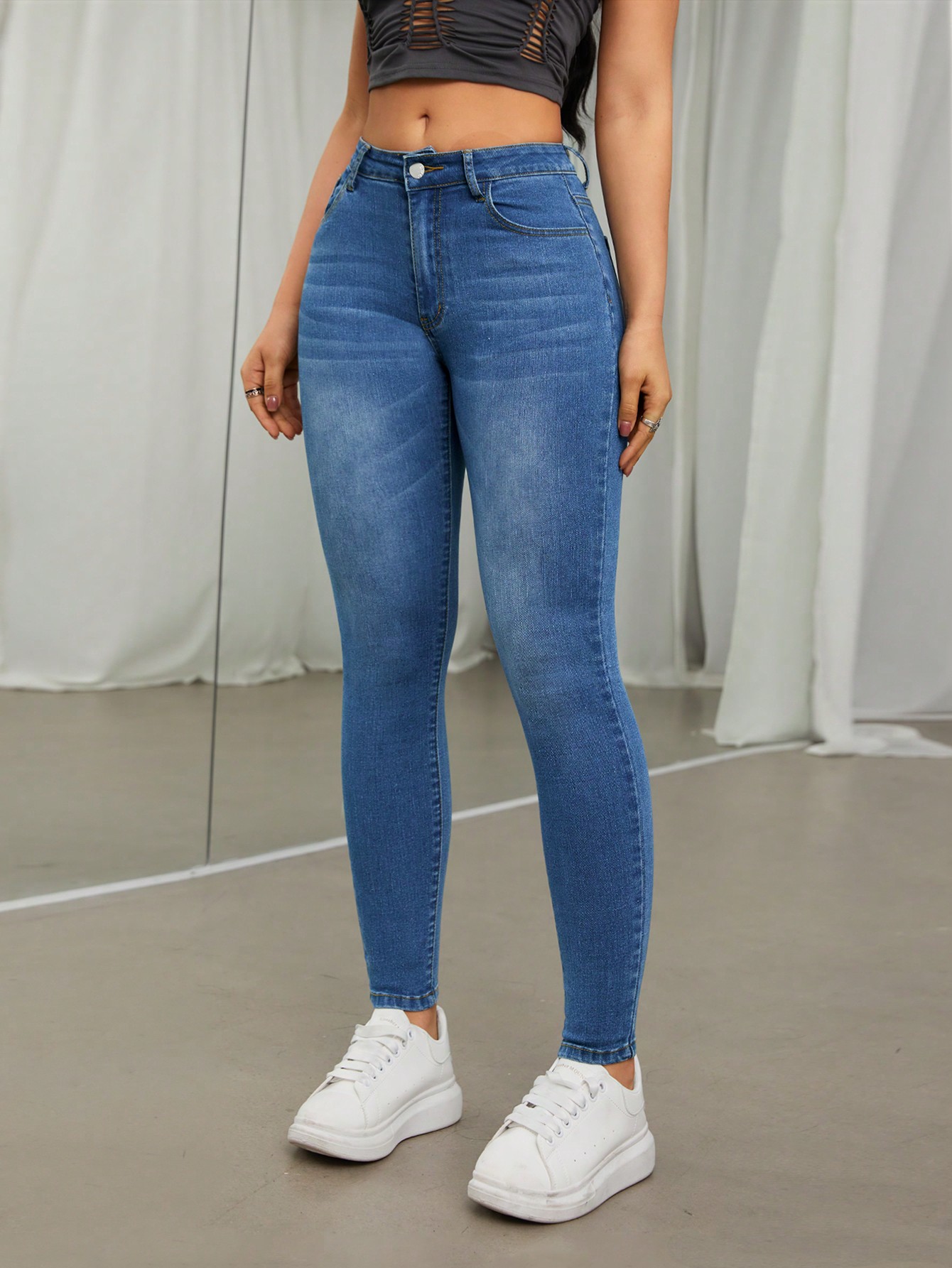 Women's Tight-fit Jeans