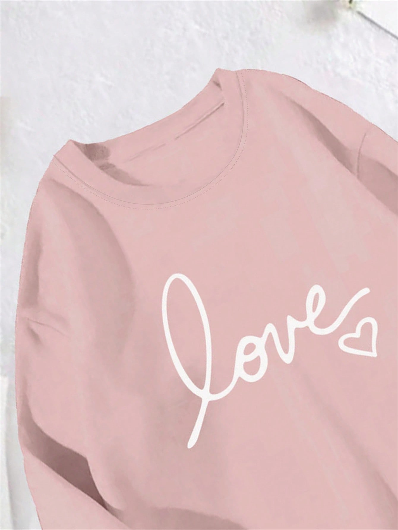 Women's Love Heart Printed Drop Shoulder Pullover Sweatshirt