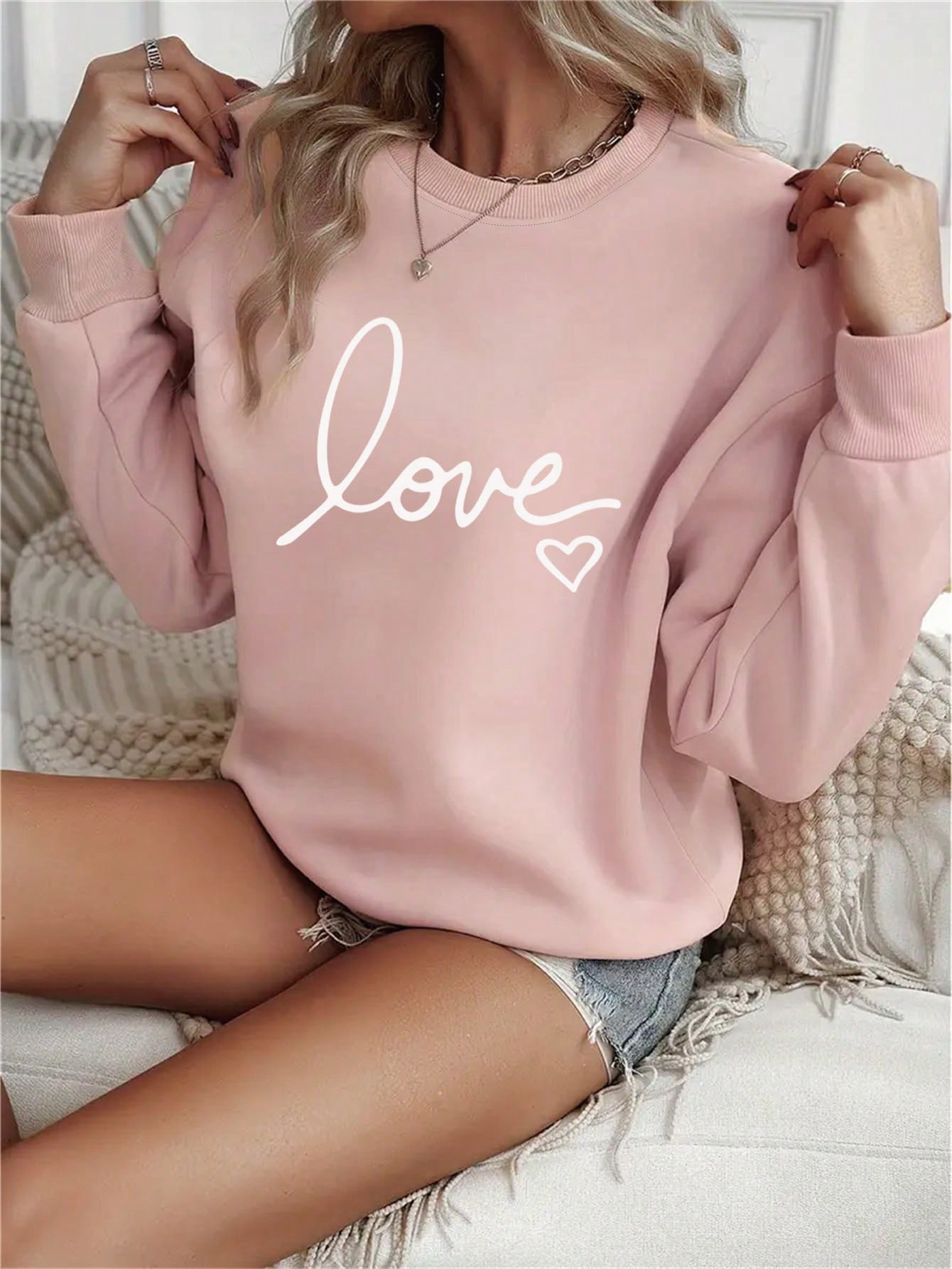 Women's Love Heart Printed Drop Shoulder Pullover Sweatshirt