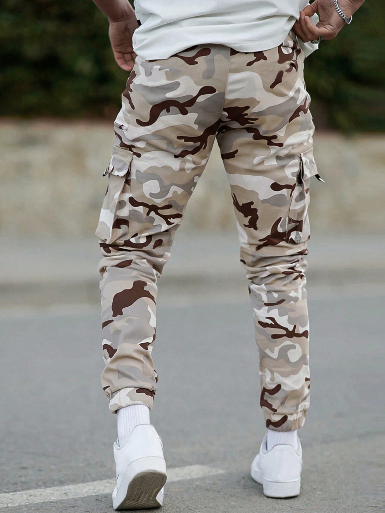 Manfinity Homme Men Camo Print Flap Pocket Drawstring Waist Cargo Pants