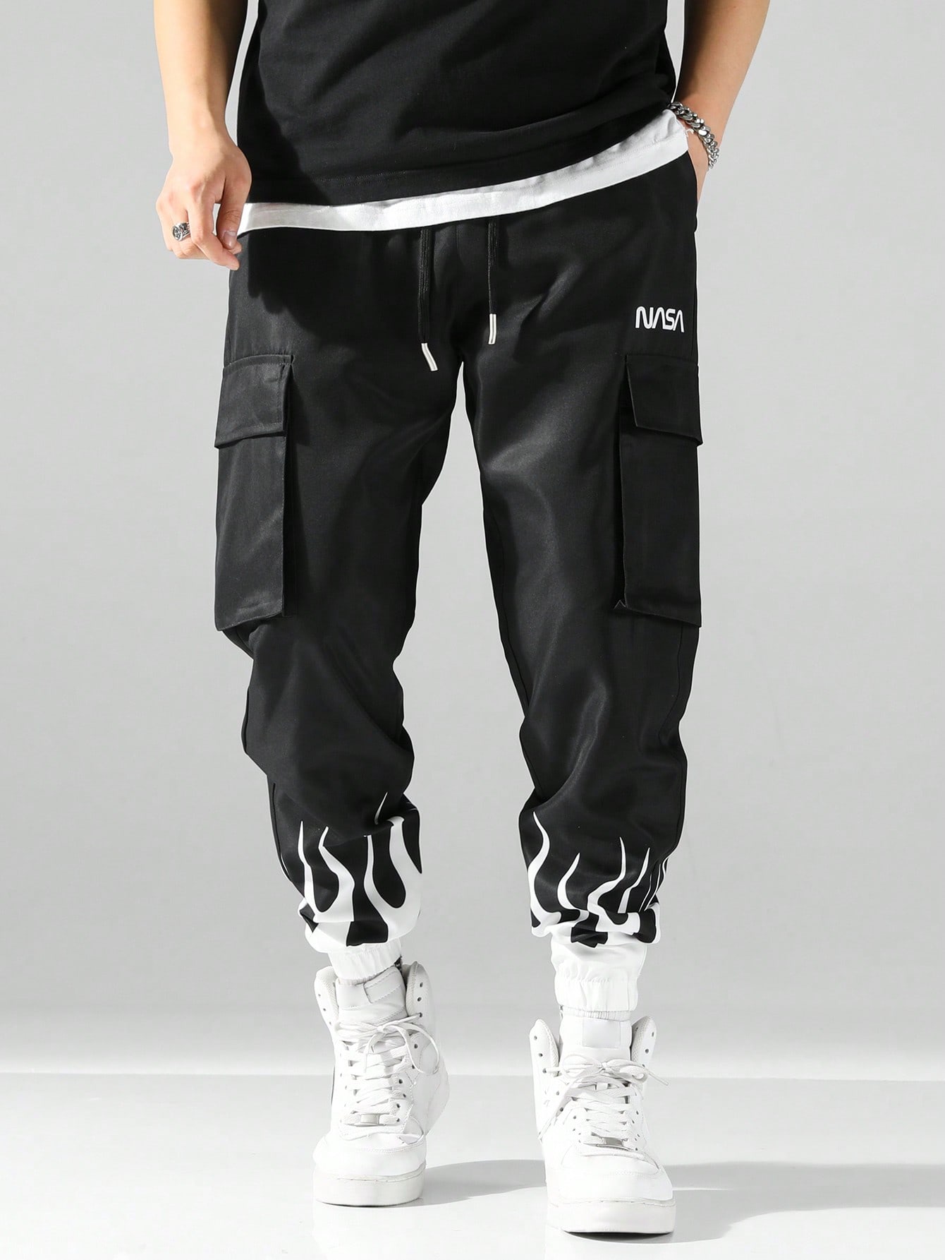 Manfinity EMRG Men's Loose Fit Cargo Pants With Letter Print Design And Drawstring Waist