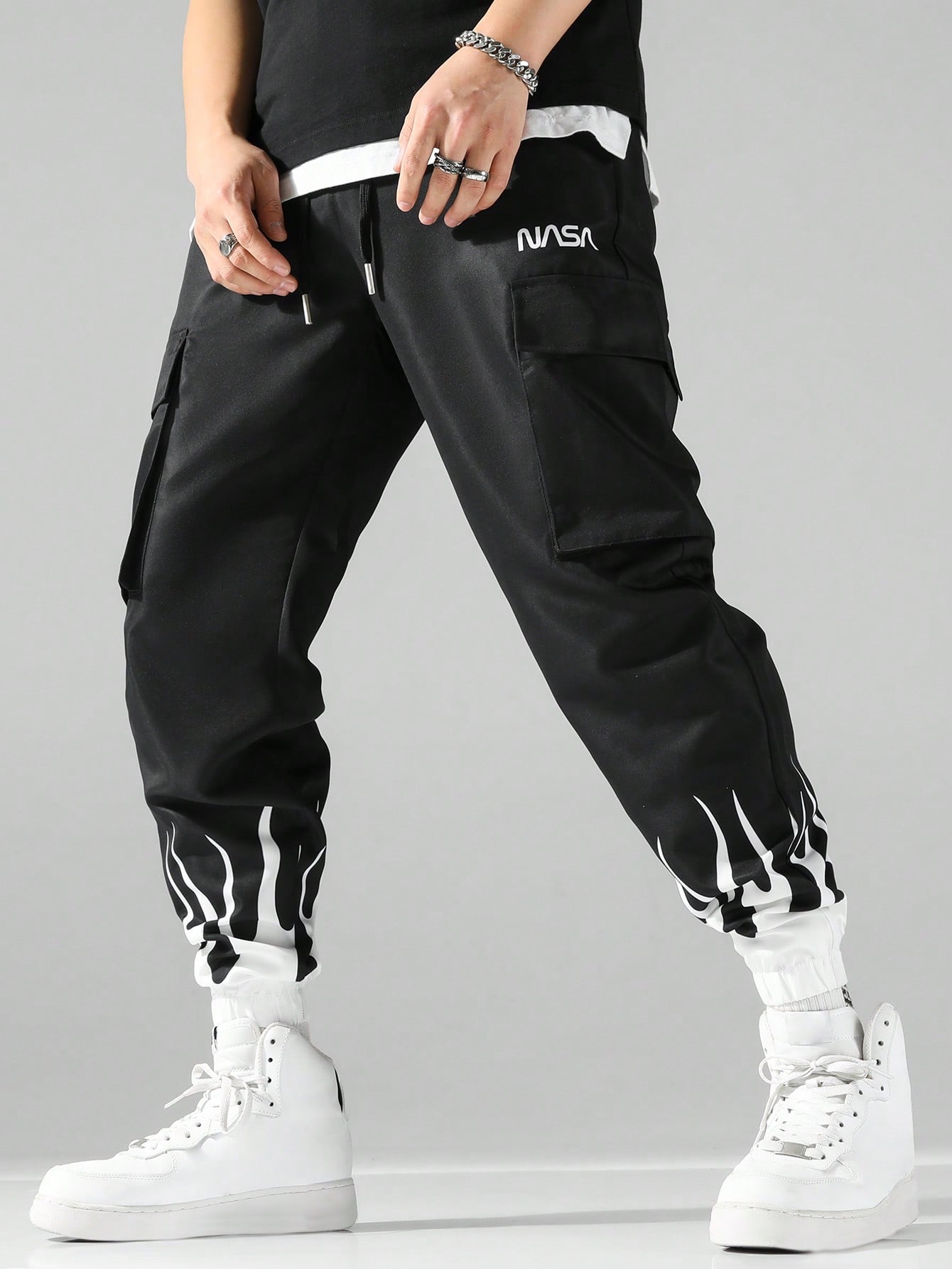 Manfinity EMRG Men's Loose Fit Cargo Pants With Letter Print Design And Drawstring Waist