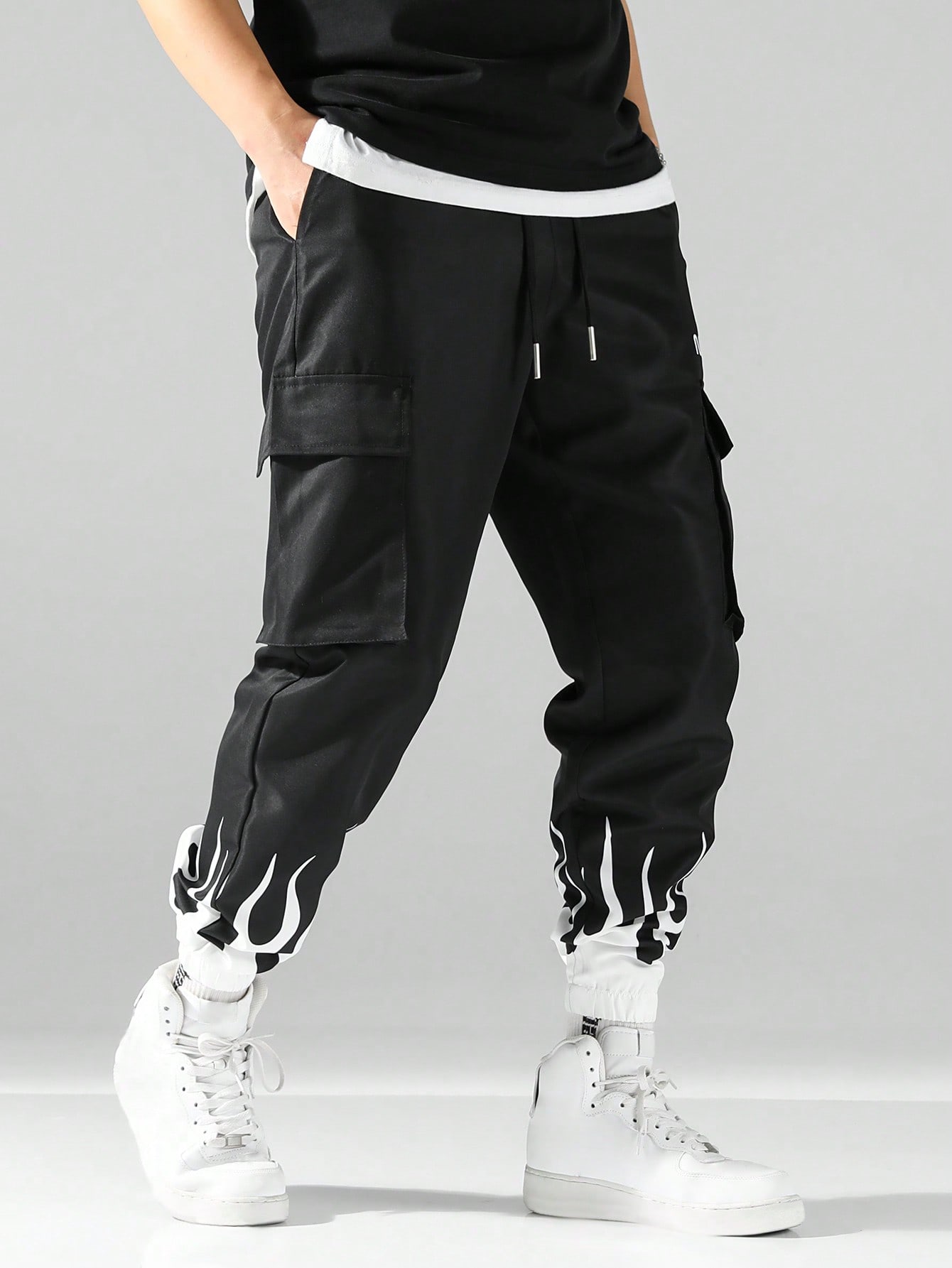 Manfinity EMRG Men's Loose Fit Cargo Pants With Letter Print Design And Drawstring Waist