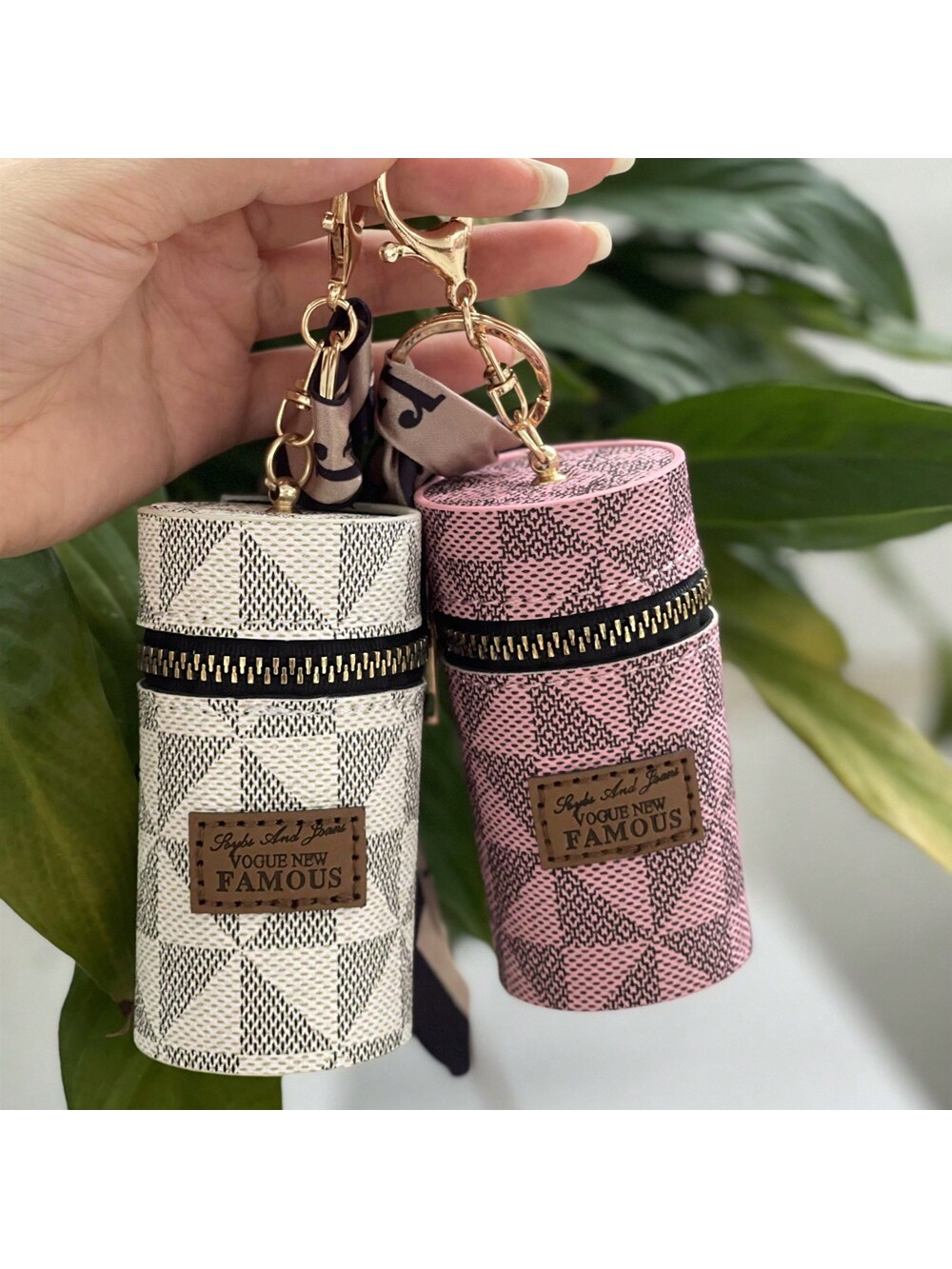 (Random Fabric Cutting) 1pc Cosmetic Lipstick Case Keychain Mini Round Cylinder Coin Purse Storage Pouch For Lip Balm Women's Ho