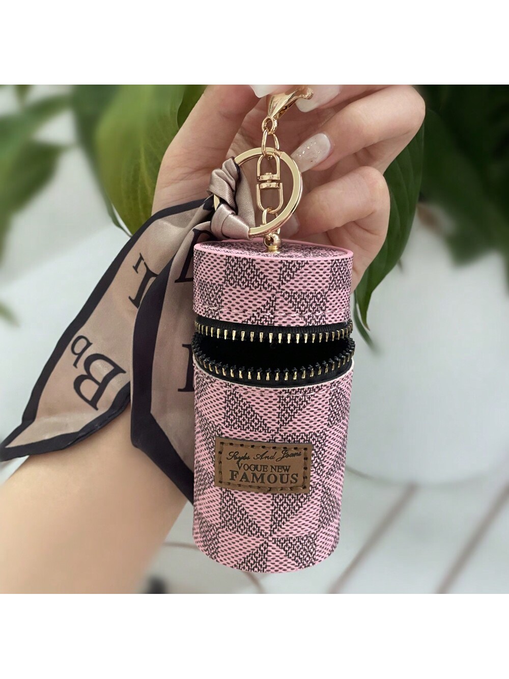 (Random Fabric Cutting) 1pc Cosmetic Lipstick Case Keychain Mini Round Cylinder Coin Purse Storage Pouch For Lip Balm Women's Ho