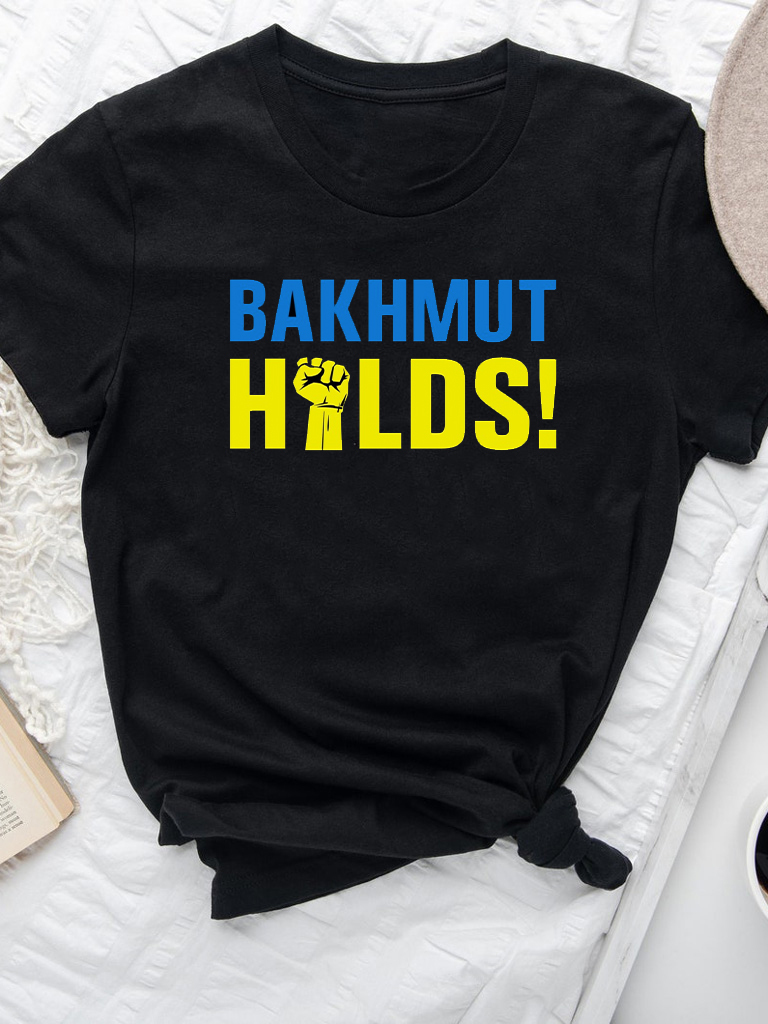 Футболка чоловіча чорна Bahmut holds