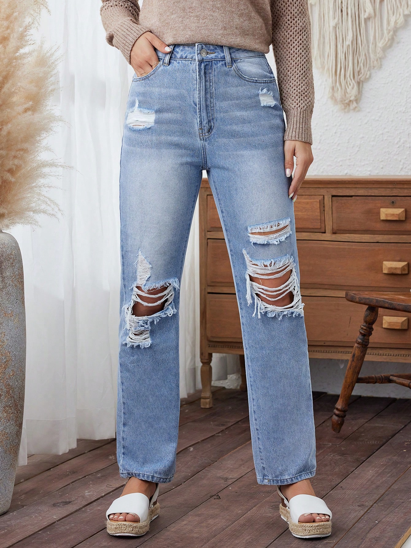 Women's Straight Leg Distressed Jeans