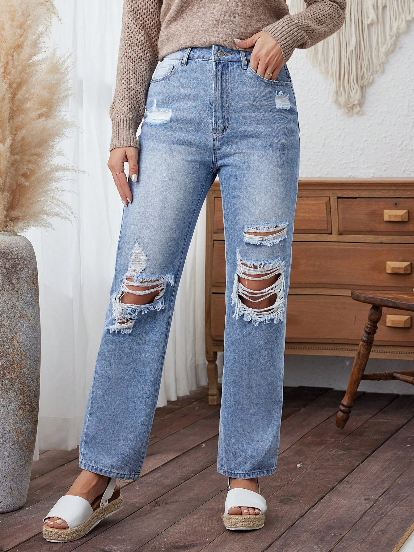 Women's Straight Leg Distressed Jeans