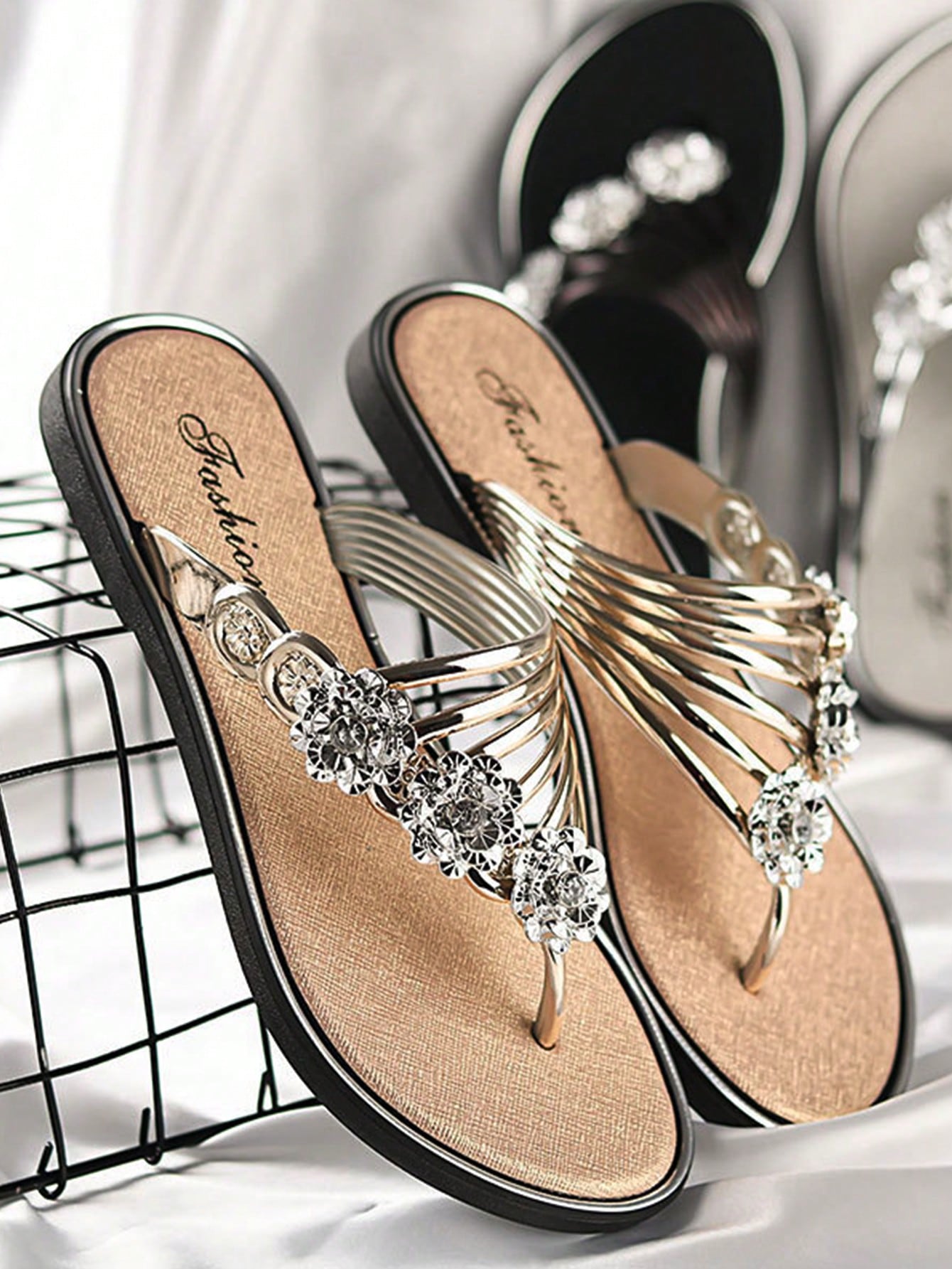 Women Metallic Rhinestone Decor Flip Flops, Glamorous Summer Flip Flops