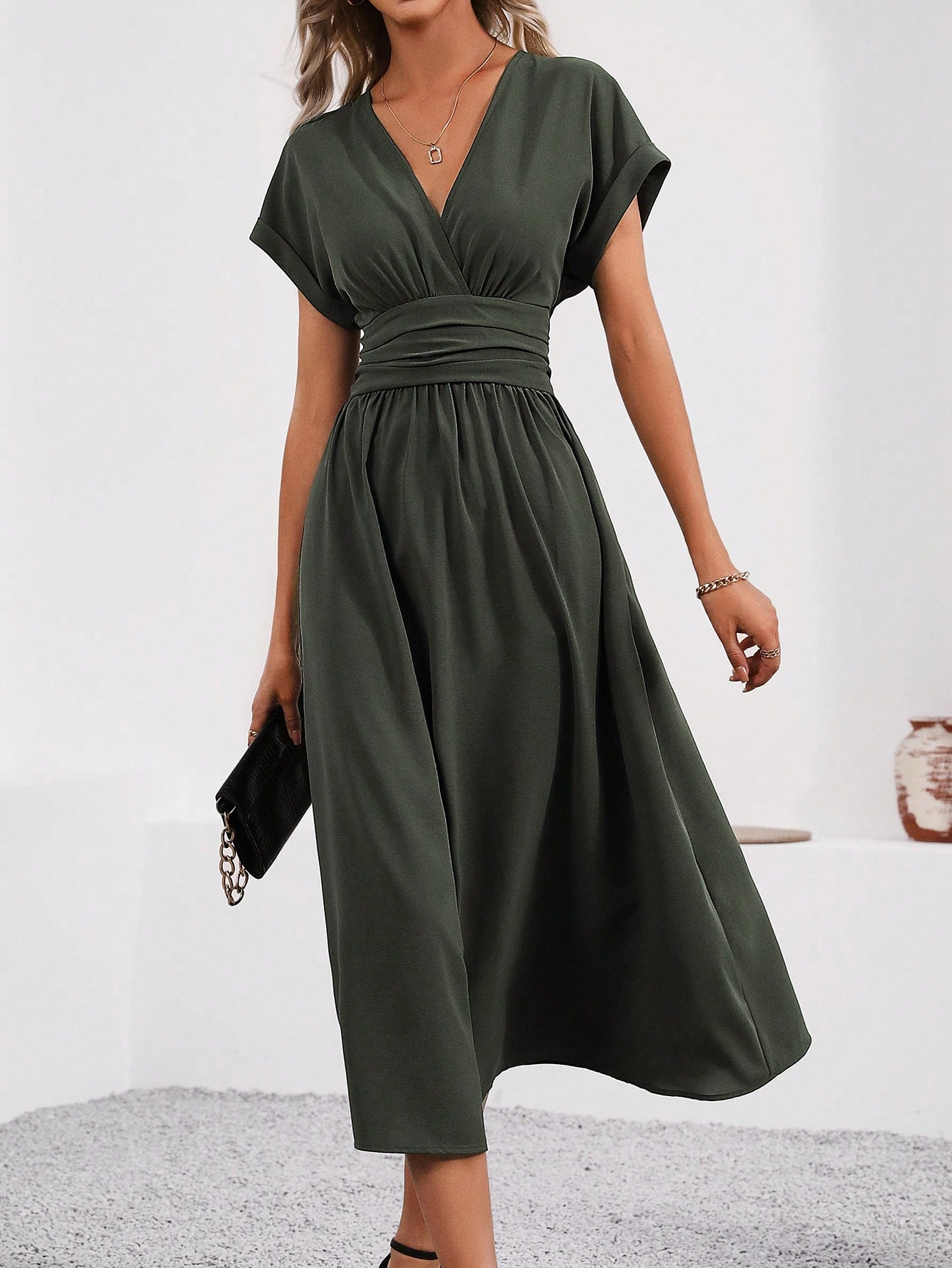 Ladies' Solid Color Batwing Sleeve Waist-Cinching Dress