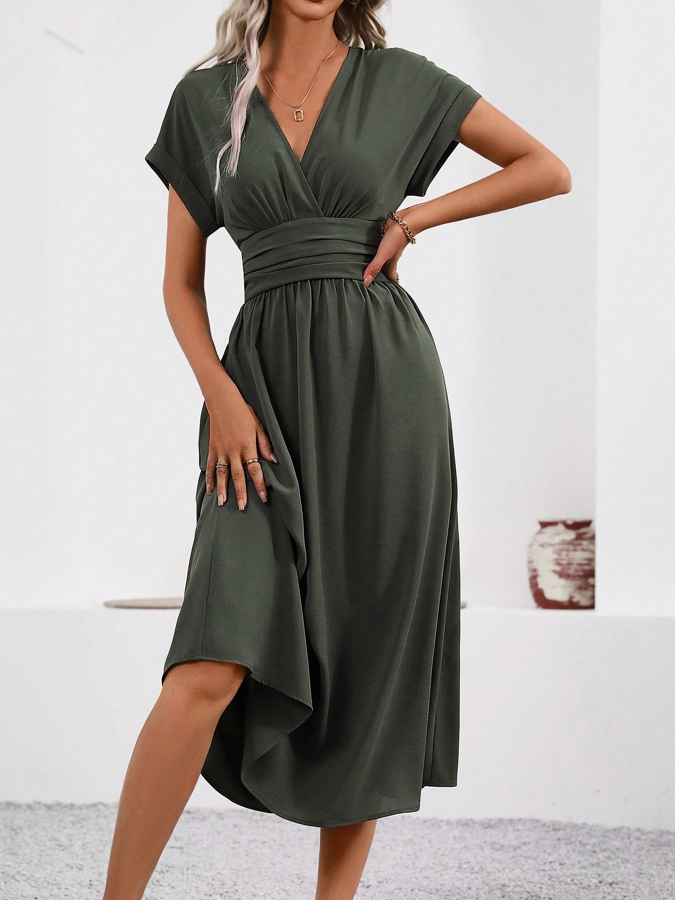 Ladies' Solid Color Batwing Sleeve Waist-Cinching Dress