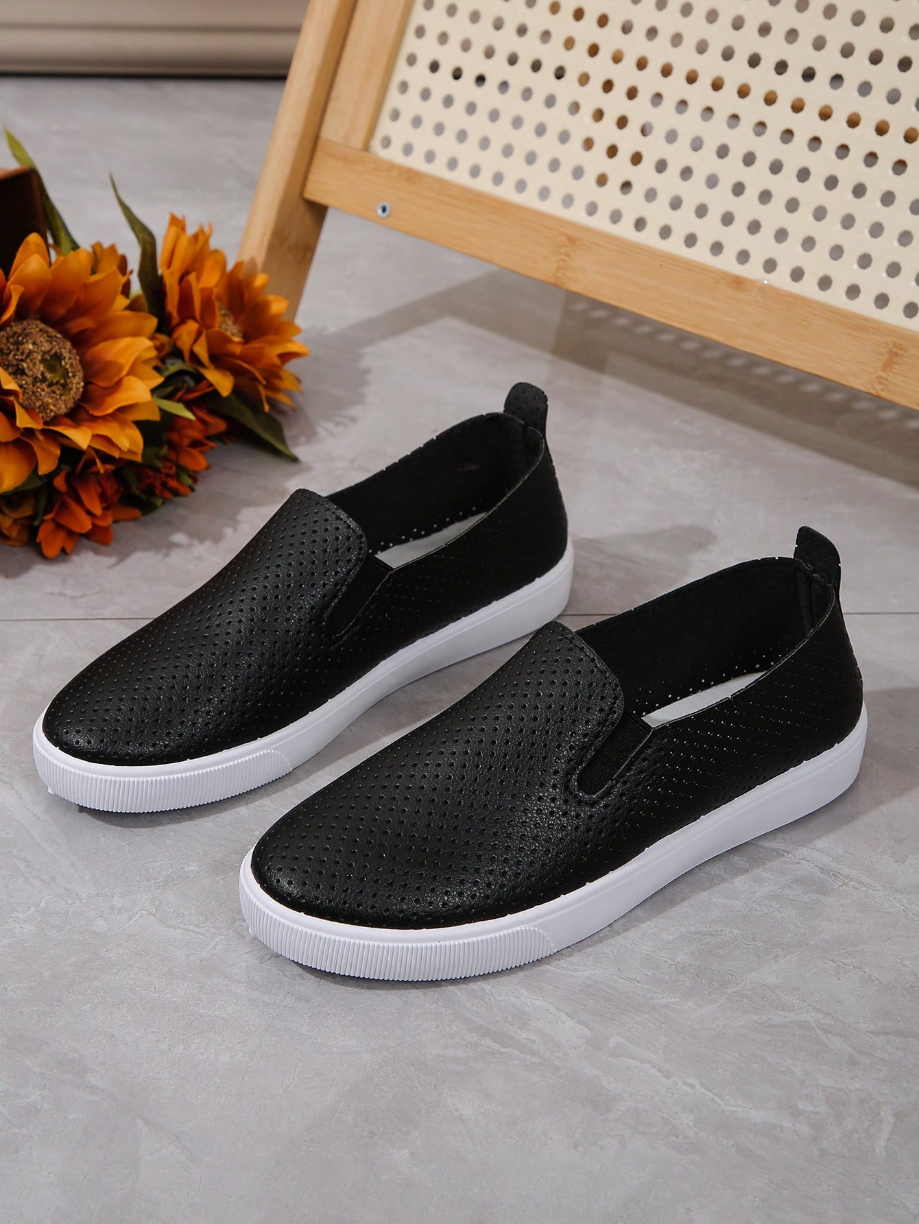 Casual Black Outdoor Sports Shoes For Women, Spring And Autumn, Round Toe Slip-On, Breathable And Versatile Women's Shoes