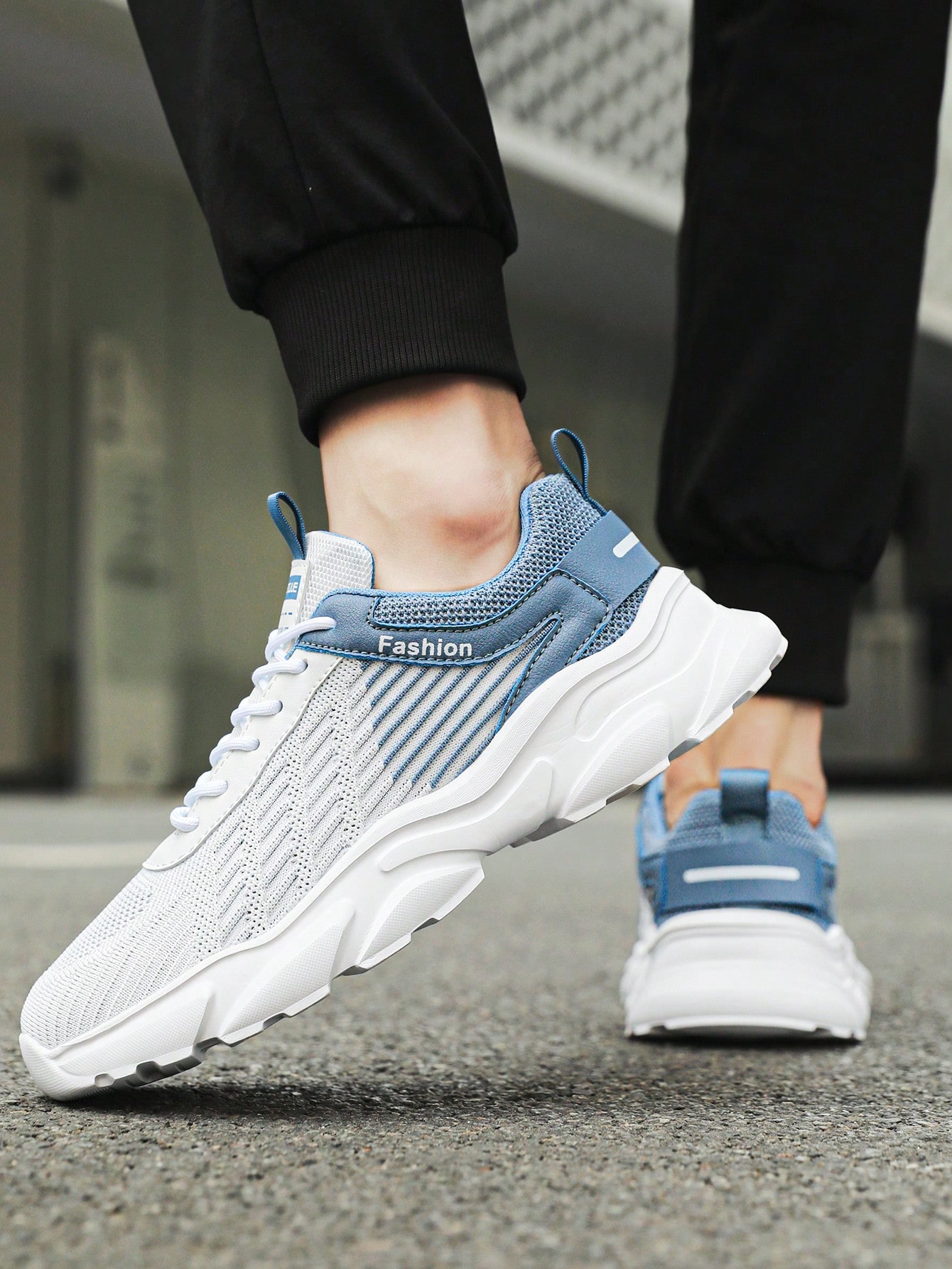 Men's Fashionable Letter Printed Increased Height Casual Sports Shoes, Color-Block Thick Sole Breathable Front Lace-Up Mesh Snea